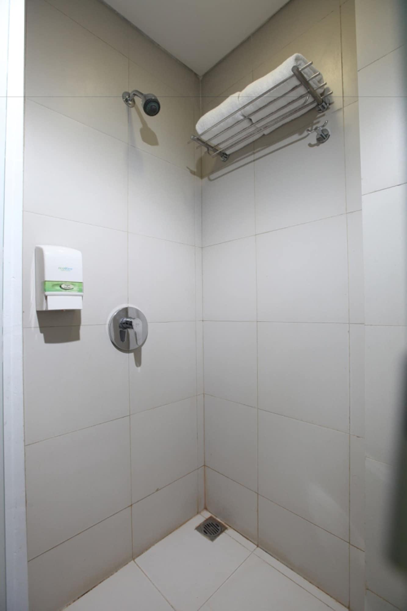 Whiz Hotel Cikini Джакарта Екстериор снимка