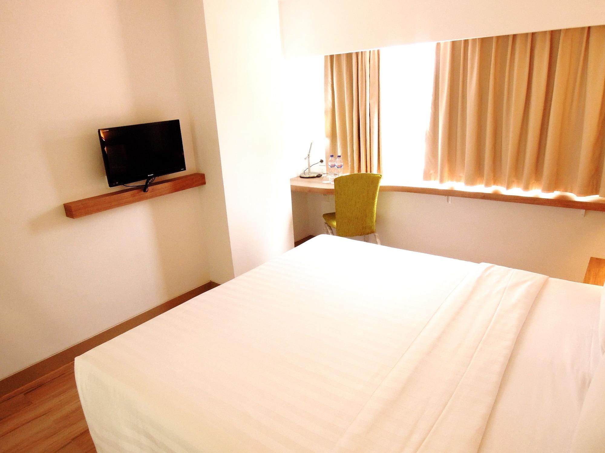 Whiz Hotel Cikini Джакарта Екстериор снимка