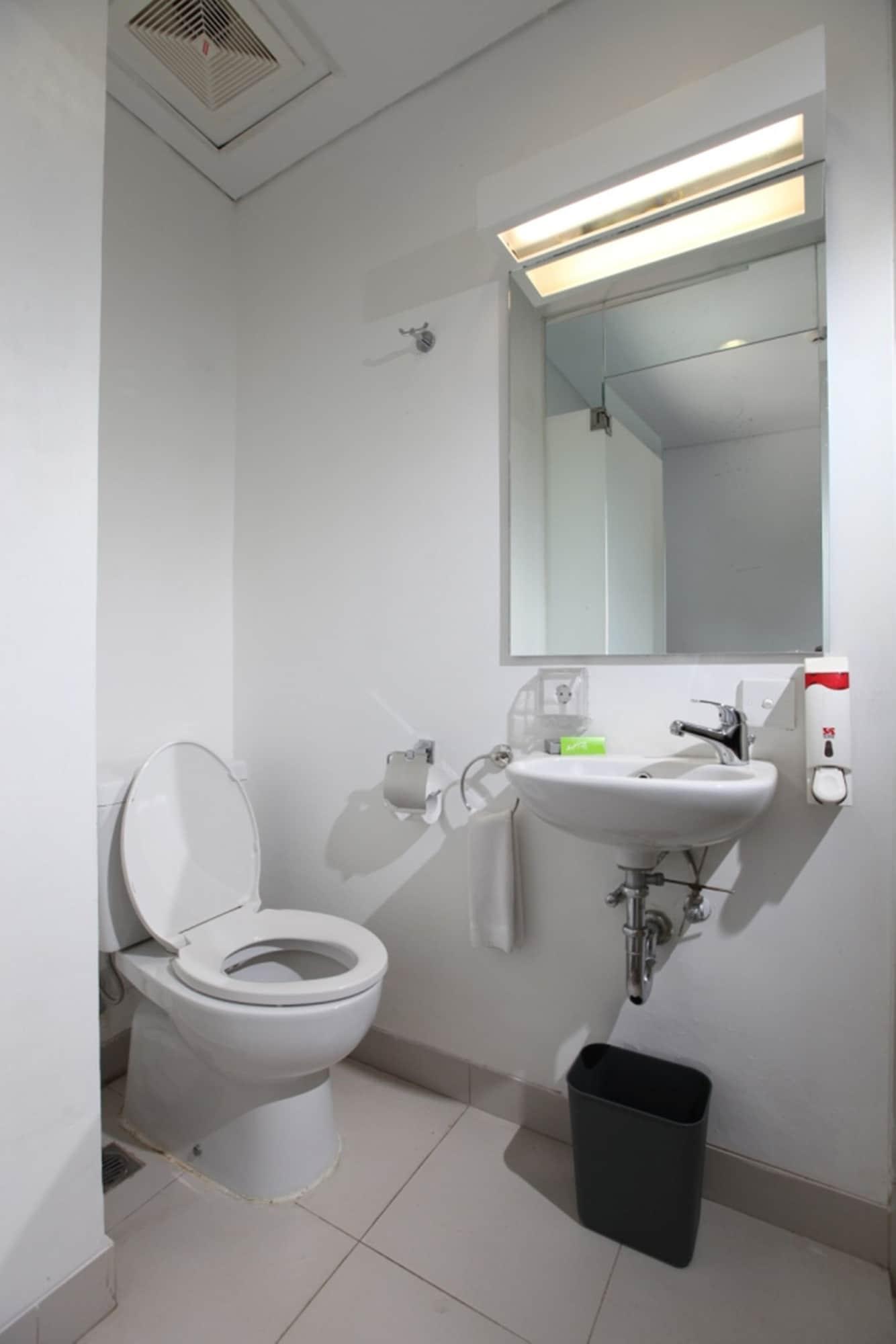 Whiz Hotel Cikini Джакарта Екстериор снимка