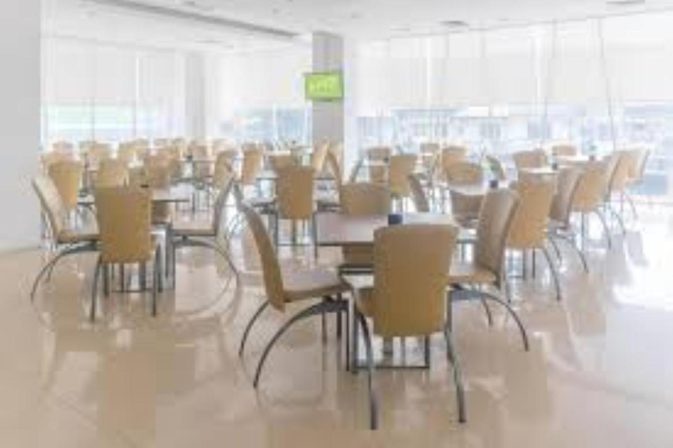 Whiz Hotel Cikini Джакарта Екстериор снимка