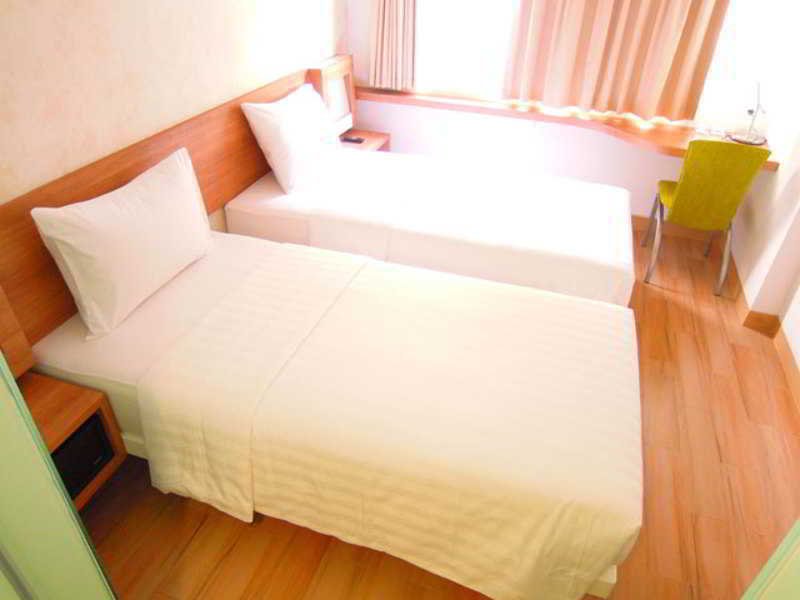 Whiz Hotel Cikini Джакарта Екстериор снимка