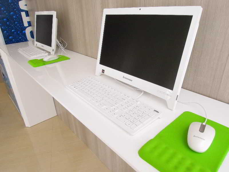 Whiz Hotel Cikini Джакарта Екстериор снимка