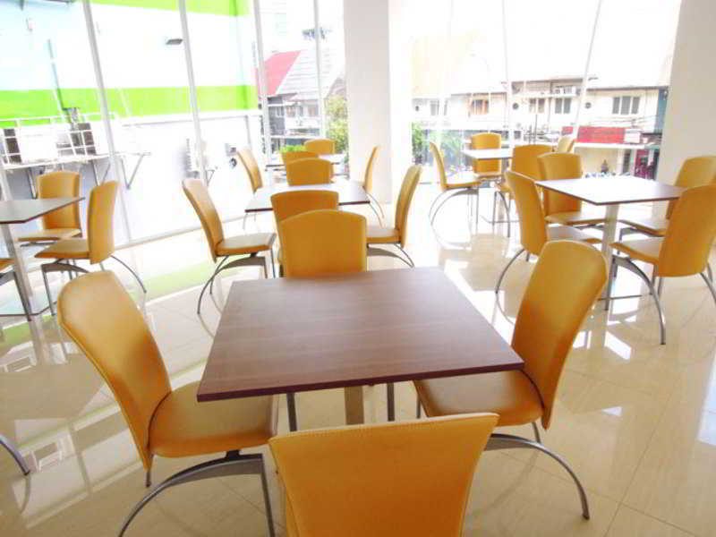 Whiz Hotel Cikini Джакарта Екстериор снимка