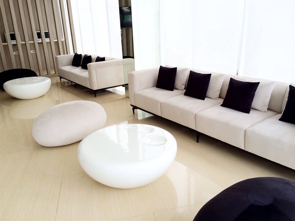 Whiz Hotel Cikini Джакарта Екстериор снимка