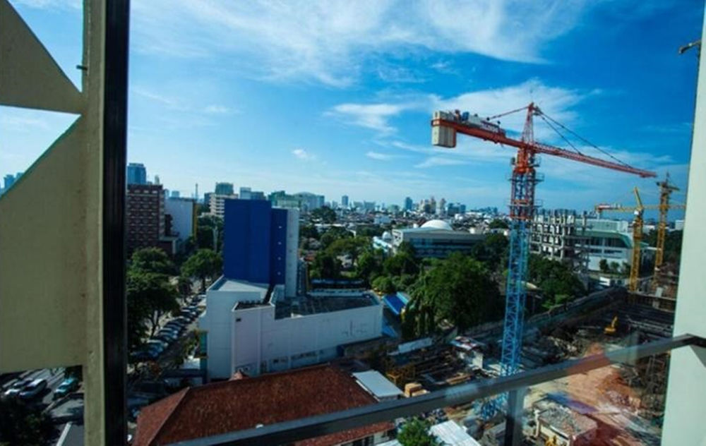 Whiz Hotel Cikini Джакарта Екстериор снимка