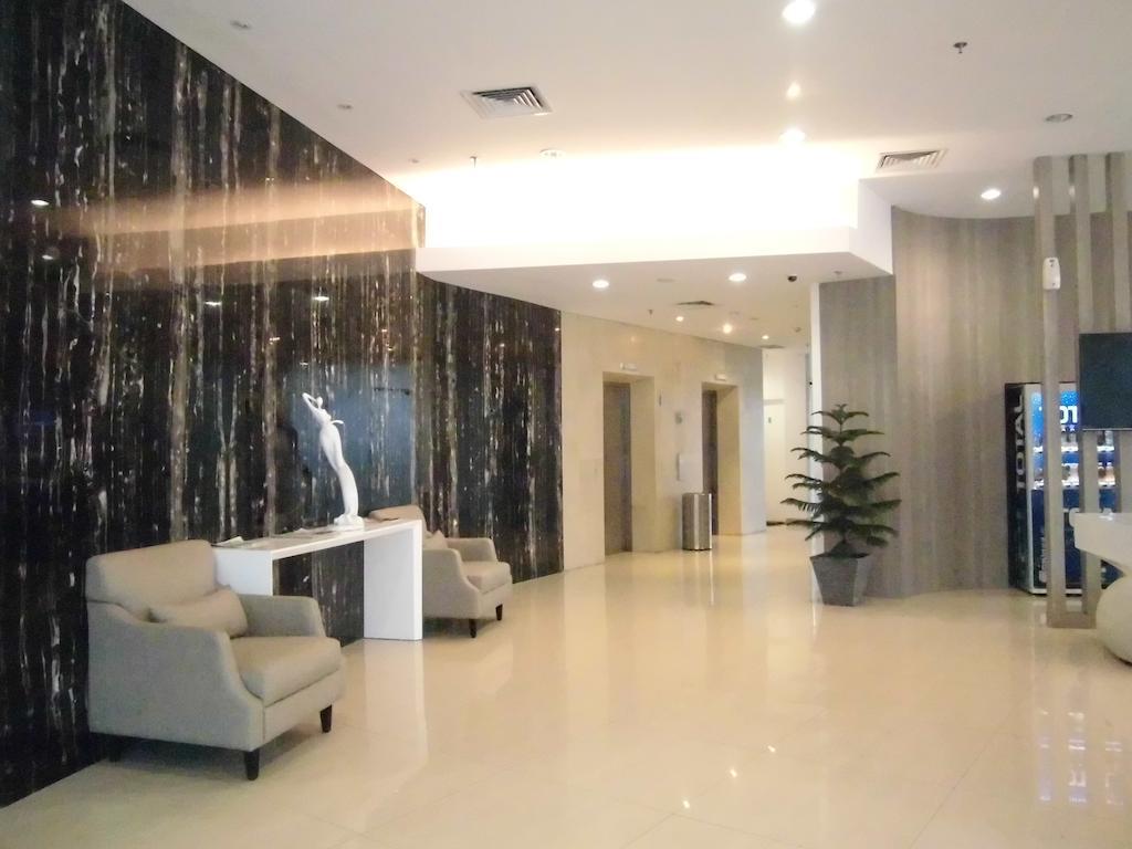 Whiz Hotel Cikini Джакарта Екстериор снимка